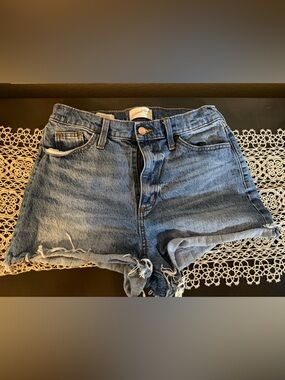 Universal Thread Distressed Mid-Rise Denim Shorts in Blue